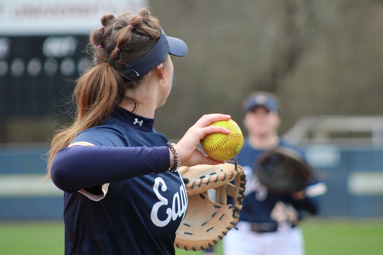 Eagles Split with the Tennessee Wesleyan Bulldogs at Home